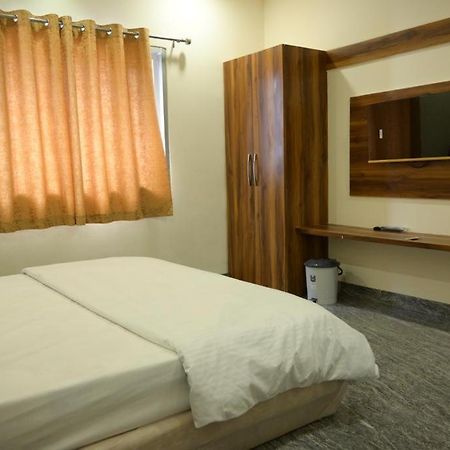 Hotel Anand ウッジャイン エクステリア 写真