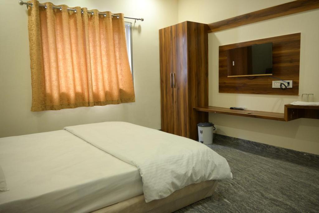 Hotel Anand ウッジャイン エクステリア 写真